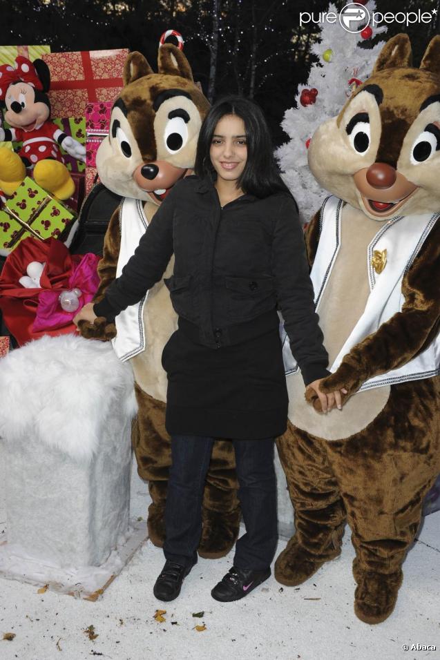 Hafsia Herzi fait la connaissance de Tic et Tac, les rangers du risque, et on la sent comme... troublée par cette rencontre !