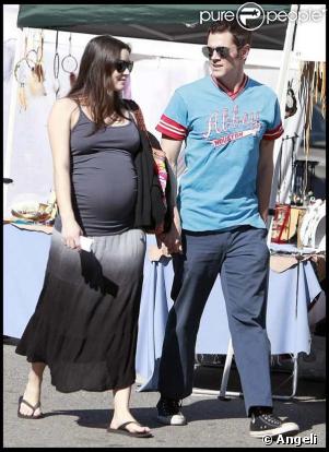 Johnny Knoxville et sa fiancée Naomi Nelson, très enceinte, à Los Angeles