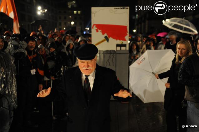 Lech Walesa a poussé le premier domino : destruction du mur symbolique ! 