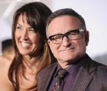Robin Williams et sa nouvelle compagne Susan Schneider lors de la première du film Papy-Sitter (Old Dogs) à Hollywood le 9 novembre 2009