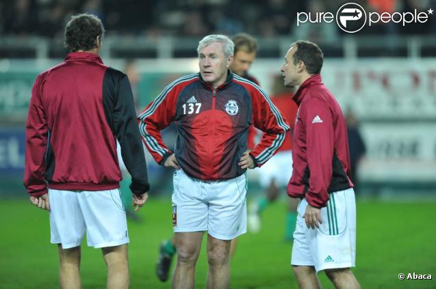 Laurent Blanc, Luis Fernandez et Jean-Pierre Papin, à l'occasion du match de foot opposant le Variétés Club de France à une sélection de Geodis, au stade de la Licorne, à Amiens, le 10 novembre 2009.