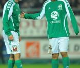 Zinedine Zidane et Christophe Dugarry, à l'occasion du match de foot opposant le Variétés Club de France à une sélection de Geodis, au stade de la Licorne, à Amiens, le 10 novembre 2009.