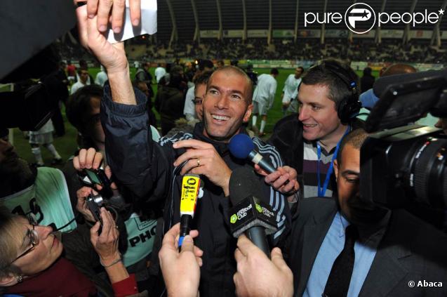 Zinedine Zidane, à l'occasion du match de foot opposant le Variétés Club de France à une sélection de Geodis, au stade de la Licorne, à Amiens, le 10 novembre 2009.