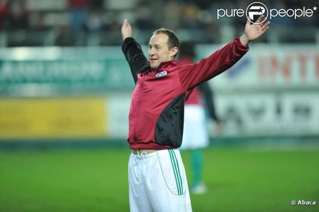Jean-Pierre Papin, à l'occasion du match de foot opposant le Variétés Club de France à une sélection de Geodis, au stade de la Licorne, à Amiens, le 10 novembre 2009.