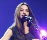 Devinez à quelle immense star de la musique... Carla Bruni va offrir ses services !