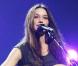 Devinez à quelle immense star de la musique... Carla Bruni va offrir ses services !