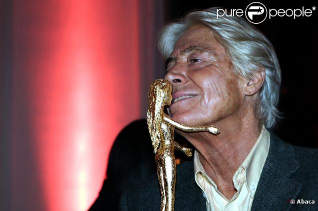 Pierre Cornette de Saint-Cyr, le commissaire priseur de la vente aux enchères a trouvé sa poupée ! 