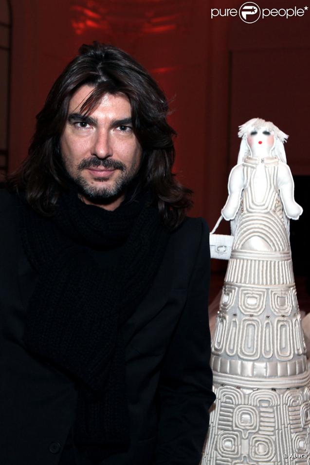 Le créateur Stéphane Rolland et sa Frimousse... qui porte une jolie robe 