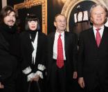Stéphane Rolland, Chantal Thomass, Jacques Hintzy et Georges Delletrez au garde-à-vous : en rouge et noir ! 
