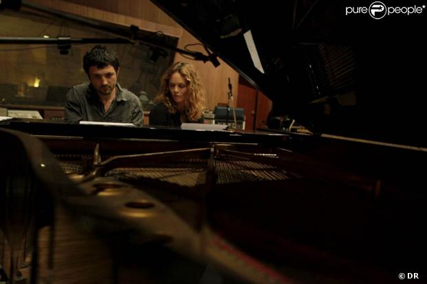 Vanessa Paradis, son best of incluant l'inédit Il y a sortira le 23 novembre 2009