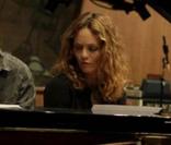 Vanessa Paradis, son best of incluant l'inédit Il y a sortira le 23 novembre 2009