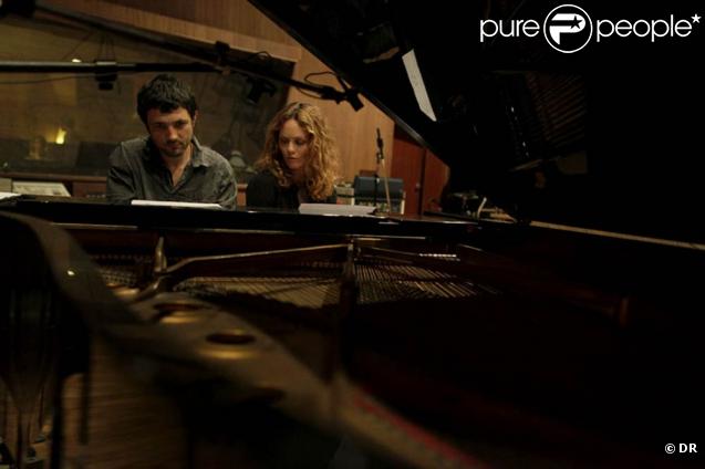 Vanessa Paradis, son best of incluant l'inédit Il y a sortira le 23 novembre 2009