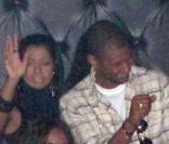 Usher et sa nouvelle conquête, la jolie Aicha, s'éclatent en discothèque, après la proclamation du divorce du chanteur.