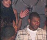 Usher et sa nouvelle conquête, la jolie Aicha, s'éclatent en discothèque, après la proclamation du divorce du chanteur.