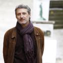 Regardez Antoine de Caunes totalement sous le charme... d'un travesti musulman !