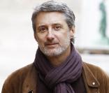 Regardez Antoine de Caunes totalement sous le charme... d'un travesti musulman !
