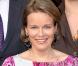 Mathilde de Belgique, un bouquet ambulant bien garni... Son beau-père est servi !