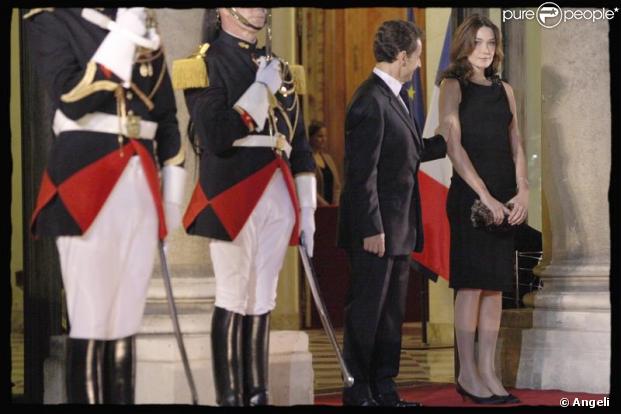 Nicolas Sarkozy et Carla Bruni accueillent le président irakien Jalal Talabani et son épouse à l'Elysée. 16/11/09