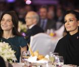 Carla Bruni invitée au dîner de gala du sommet international sur l'éducation à Doha avec cheikha Moza al-Misnid à Doha au Qatar, qui se tient du 16 au 18 novembre 2009 