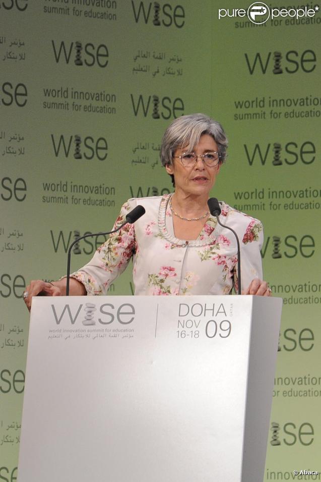 La spationaute Claudie Haigneré lors du sommet international sur l'éducation à Doha avec cheikha Moza al-Misnid à Doha au Qatar, qui se tient du 16 au 18 novembre 2009