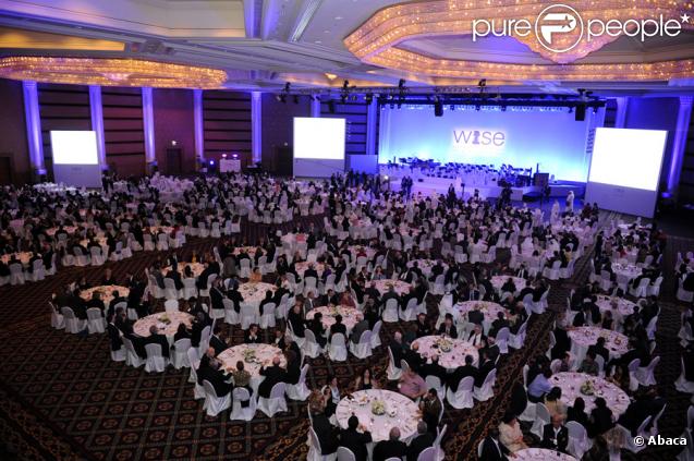 Le dîner de gala du sommet international sur l'éducation à Doha avec cheikha Moza al-Misnid à Doha au Qatar, qui se tient du 16 au 18 novembre 2009