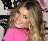 Marisa Miller a charmé les clients de la boutique Victoria's Secret à New York le 18/11/09  