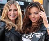 Heidi Klum et Miranda Kerr, deux anges à Manhattan le 18/11/09 pour Victoria's Secret 