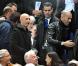 Fabien Barthez et Zinedine Zidane dans les tribunes du Stade de France, à l'occasion du match France - Irlande, le 18 novembre 2009, à Saint-Denis.