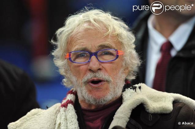 Pierre Richard dans les tribunes du Stade de France, à l'occasion du match France - Irlande, le 18 novembre 2009, à Saint-Denis.