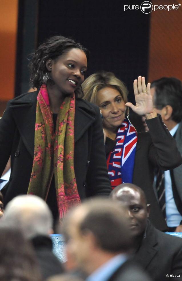 Rama Yade et Valérie Pécresse dans les tribunes du Stade de France, à l'occasion du match France - Irlande, le 18 novembre 2009, à Saint-Denis.