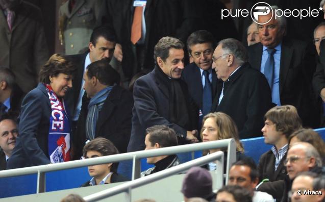 Nicolas Sarkozy dans les tribunes du Stade de France, à l'occasion du match France - Irlande, le 18 novembre 2009, à Saint-Denis.