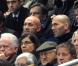 Fabien Barthez et Zinedine Zidane dans les tribunes du Stade de France, à l'occasion du match France - Irlande, le 18 novembre 2009, à Saint-Denis.