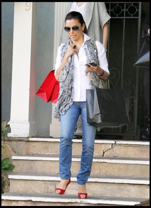 Eva Longoria dans les rues de Los Angeles le 18/11/09
