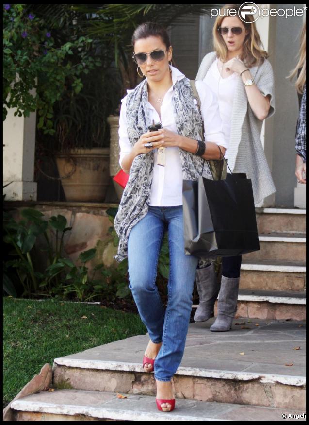 Eva Longoria dans les rues de Los Angeles le 18/11/09