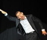 Dany Boon sur scéne pendant son spectacle Trop Stylé !