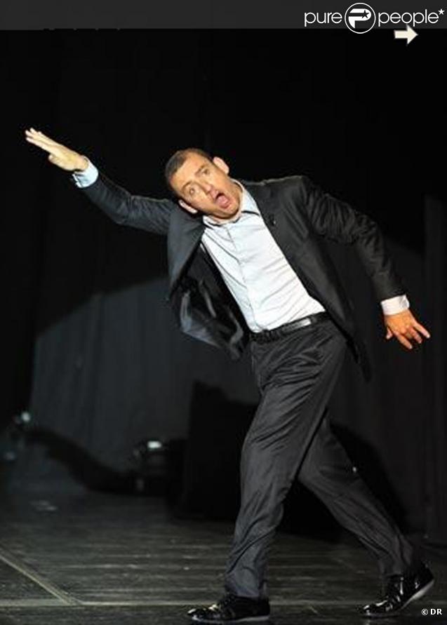 Dany Boon sur scéne pendant son spectacle 