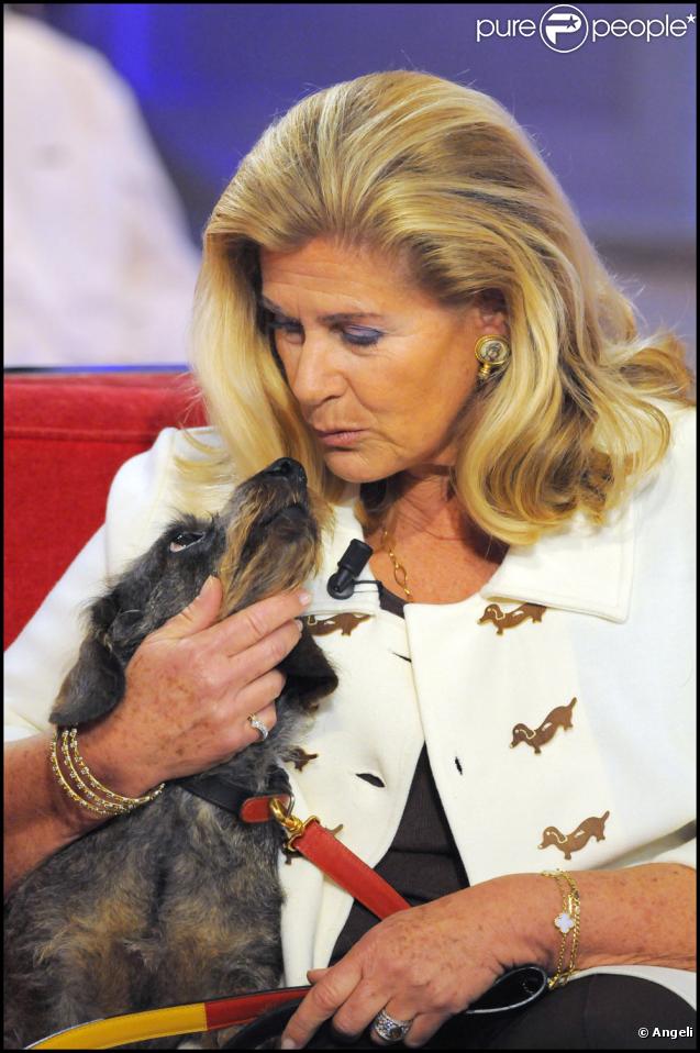 Stéphane Bern, le roi des têtes couronnées, a invité la Princesse Léa de Belgique - elle aussi, venue avec son chien - pour cette émission dont il est, en quelque sorte, le rédacteur en chef.