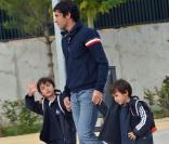 Raul, le brillant capitaine du Real Madrid... se transforme en papa gâteau avec ses jumeaux !
