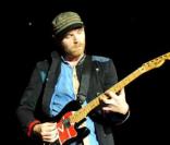 Jonny Buckland en concert avec Coldplay en Allemagne en août 2009 