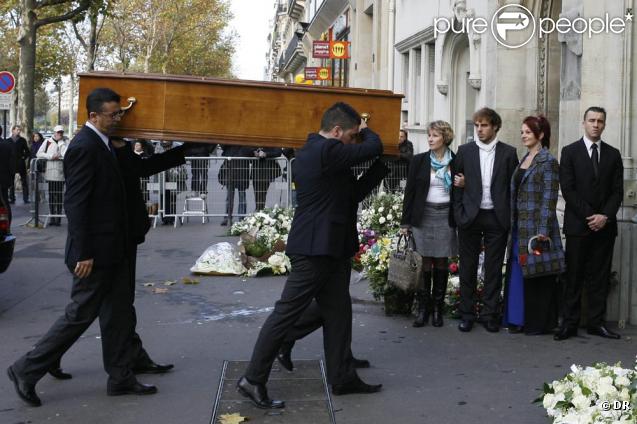 Le cercueil de Jocelyn Quivrin arrive... 
