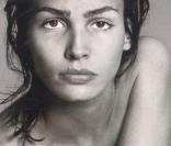 Inés Sastre a subjugé les photographes du monde entier pour les besoins des plus grands magazines...  