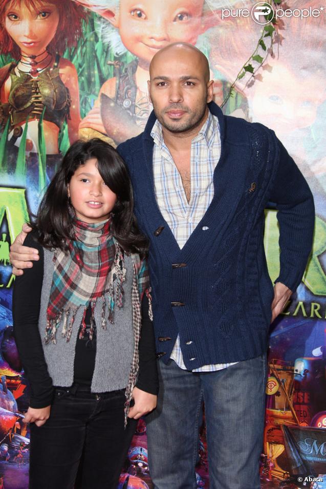 Eric Judor et sa fille aînée lors de l'avant-première d'Arthur et la vengeance de Maltazard, le 22 novembre 2009, au Gaumont Ambassade.