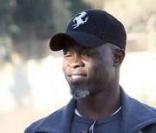 Djimon Hounsou et son fils Kenzo dans un parc de Malibu, le 22 novembre 2009
