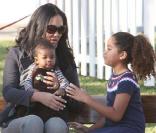 Kimora Lee dans un parc de Malibu, le 22 novembre 2009