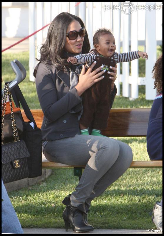 Kimora Lee dans un parc de Malibu, le 22 novembre 2009