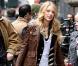 Blake Lively dans un look preppy, qui a quelque peu (il faut bien l'avouer) contribué au succès de la série...