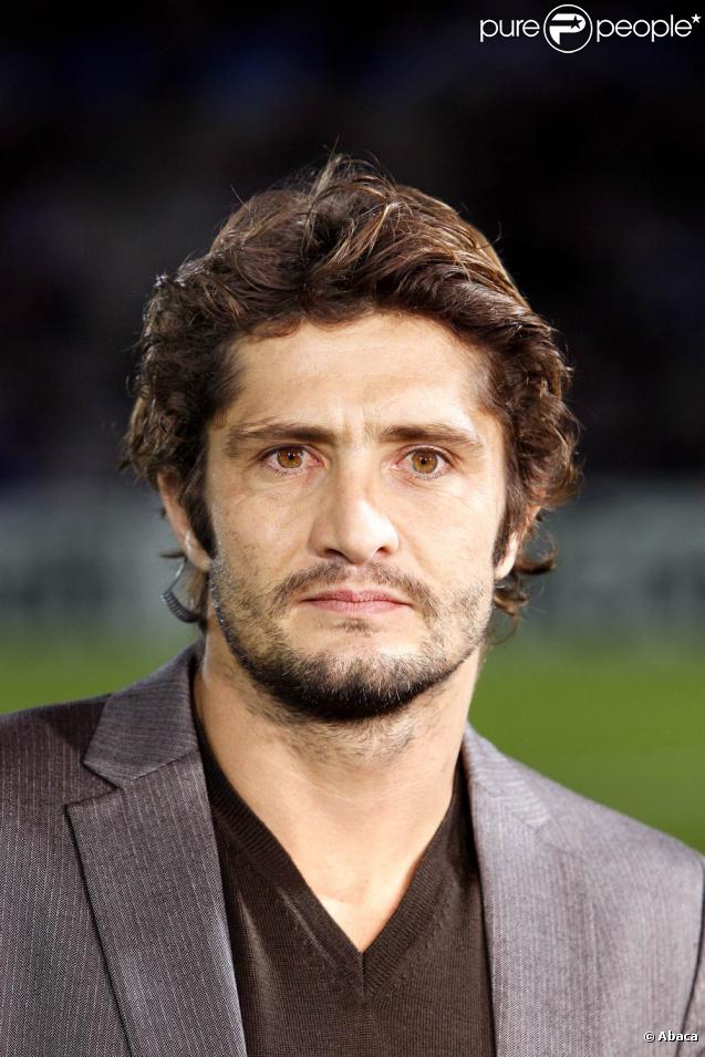 Bixente Lizarazu s'est expliqué avec Thierry Henry au micro de RTL quant à la polémique autour de sa main volontaire, le 23 novembre 2009.