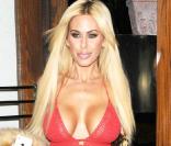 La pulpeuse Shauna Sand va dîner au restaurant Madeo, à Beverly Hills, le 25 novembre 2009.