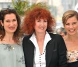 Emmanuelle Devos, Sabine Azéma et Anne Consigny à Cannes, pour la promotion des  Herbes Folles  d'Alain Resnais. Mai 2009 