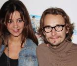 Lorànt Deutsch et Marie-Julie Baup à la fête du film  Neuilly sa mère , à Paris le 27 novembre 2009.